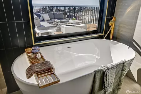 Bath - 1719 33rd Ave, San Francisco, CA 94122 photo 6 of 10