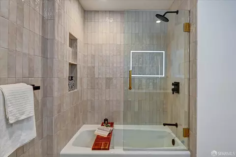 Bath - 1719 33rd Ave, San Francisco, CA 94122 photo 3 of 10