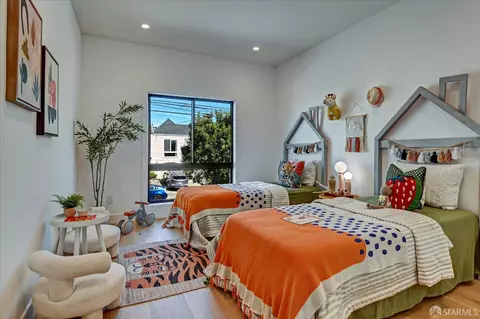 Bedroom - 1719 33rd Ave, San Francisco, CA 94122 photo 5 of 15