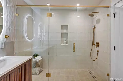 Bath - 1719 33rd Ave, San Francisco, CA 94122 photo 10 of 10
