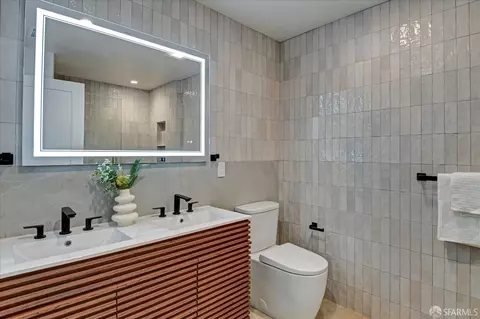 Bath - 1719 33rd Ave, San Francisco, CA 94122 photo 2 of 10