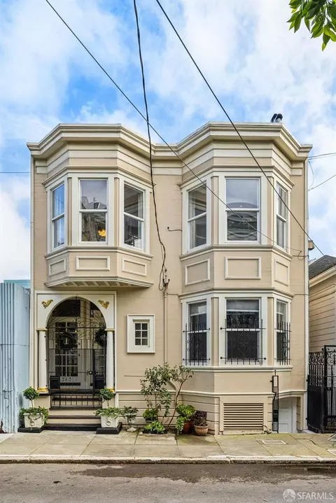 245 Laussat St, San Francisco, CA 94117