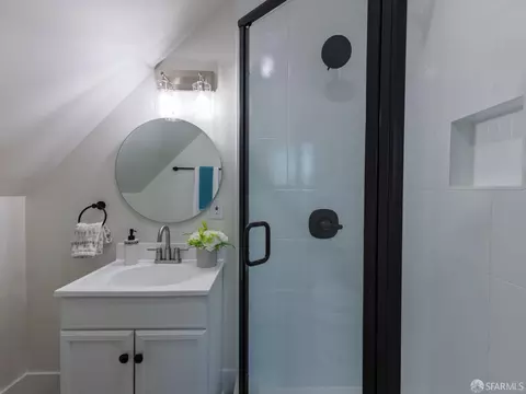 Bath - 1634 York St, San Francisco, CA 94123 photo 2 of 3