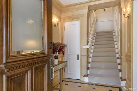 Entry Way - 2830 Buchanan St, San Francisco, CA 94123 photo 1 of 6