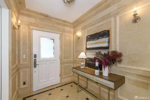 Entry Way - 2830 Buchanan St, San Francisco, CA 94123 photo 2 of 6