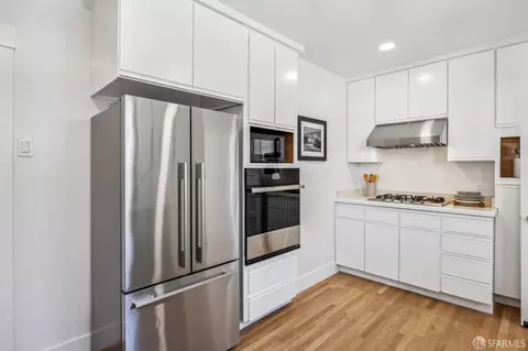 Kitchen - 2273 Cayuga Ave, San Francisco, CA 94112 photo 4 of 5