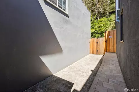 Exterior - 640 Panorama Dr, San Francisco, CA 94131 photo 8 of 8