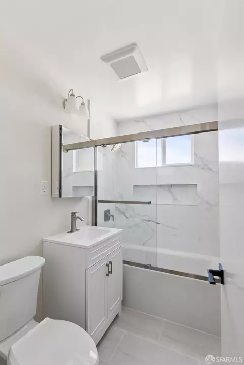 Bath - 640 Panorama Dr, San Francisco, CA 94131 photo 2 of 5