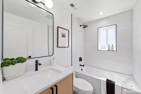 Bath - 25 Shasta Ln, Pacifica, CA 94044 photo 4 of 6