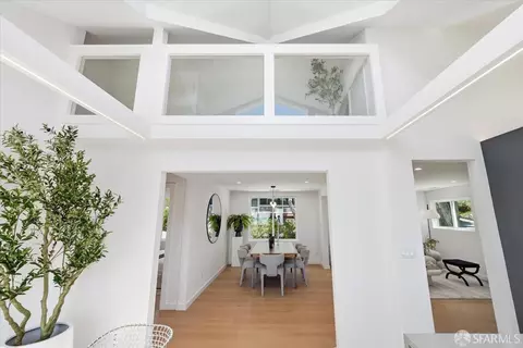 Entry Way - 25 Shasta Ln, Pacifica, CA 94044 photo 2 of 4