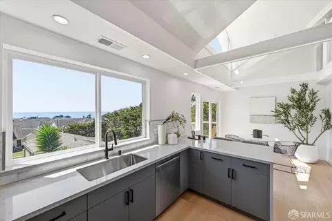 Kitchen - 25 Shasta Ln, Pacifica, CA 94044 photo 5 of 6