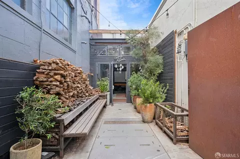 Exterior - 3011 20th St #2, San Francisco, CA 94110 photo 4 of 5