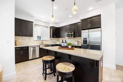 5453 Iron Horse Pkwy, Dublin, CA 94568