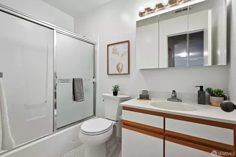 Bath - 1678 Wallace Ave, San Francisco, CA 94124 photo 2 of 2