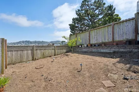 Exterior - 423 Lakeview Ave, San Francisco, CA 94112 photo 3 of 5