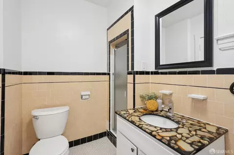 Bath - 423 Lakeview Ave, San Francisco, CA 94112 photo 1 of 3