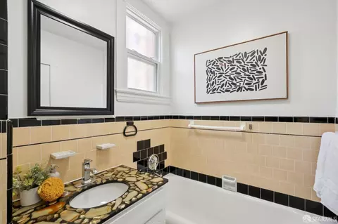 Bath - 423 Lakeview Ave, San Francisco, CA 94112 photo 2 of 3