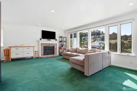 Living - 1112 Oddstad Blvd, Pacifica, CA 94044 photo 2 of 3