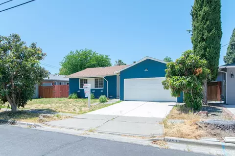 Exterior - 3453 Thunderbird Dr, Concord, CA 94520 photo 2 of 14