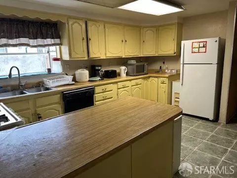 Kitchen - 155 Sunset Blvd, Hayward, CA 94544 photo 1 of 2