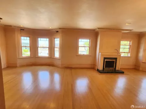 Living - 3300 Folsom St, San Francisco, CA 94110 photo 2 of 3
