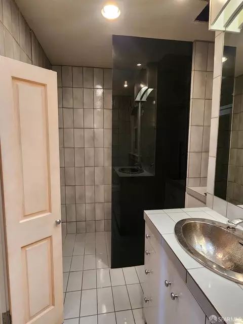 Bath - 3300 Folsom St, San Francisco, CA 94110 photo 2 of 2