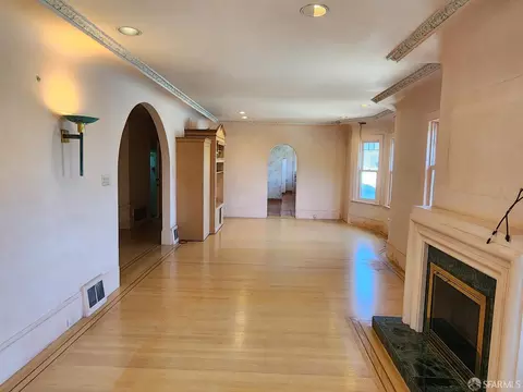 Living - 3300 Folsom St, San Francisco, CA 94110 photo 3 of 3