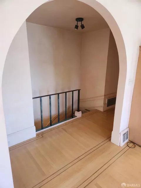Entry Way - 3300 Folsom St, San Francisco, CA 94110 photo 2 of 2