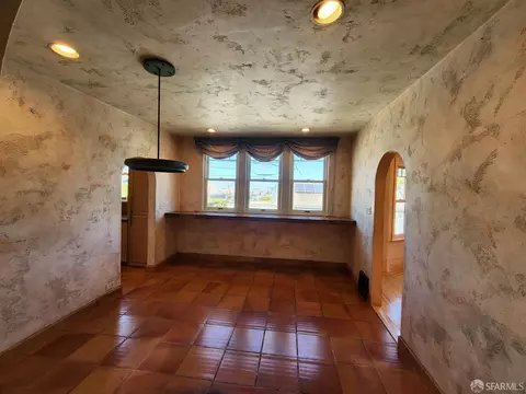 Dining - 3300 Folsom St, San Francisco, CA 94110 photo 2 of 2