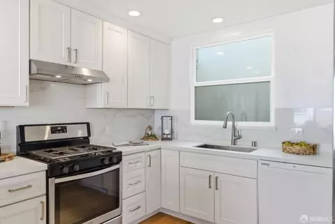 Kitchen - 2587 35th Ave, San Francisco, CA 94116 photo 5 of 8
