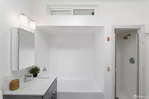 Bath - 2587 35th Ave, San Francisco, CA 94116 photo 2 of 6