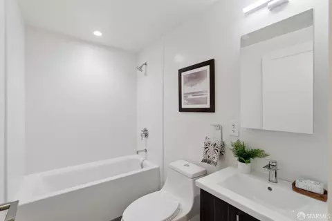 Bath - 2587 35th Ave, San Francisco, CA 94116 photo 4 of 6
