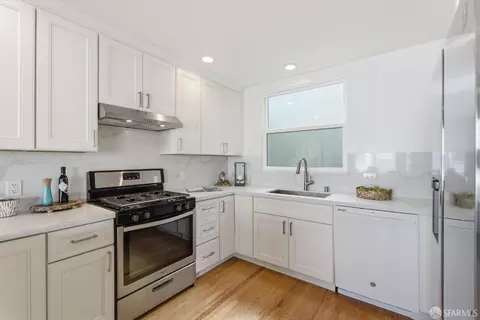 Kitchen - 2587 35th Ave, San Francisco, CA 94116 photo 3 of 8