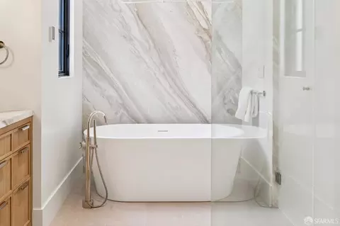 Bath - 485 Day St, San Francisco, CA 94131 photo 2 of 4