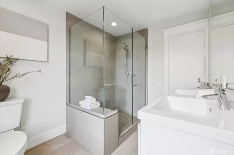 Bath - 546 18th Ave, San Francisco, CA 94121 photo 3 of 5