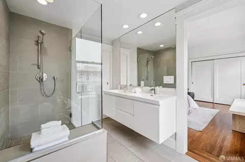 Bath - 546 18th Ave, San Francisco, CA 94121 photo 2 of 5