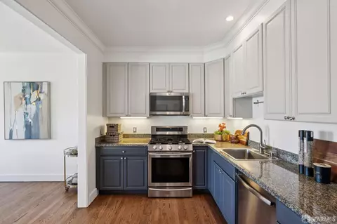 Kitchen - 678 Clipper St #1, San Francisco, CA 94114 photo 3 of 4