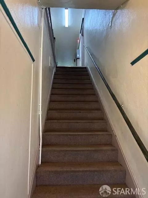 Entry Way - 210 Tunnel Ave, Richmond, CA 94801 photo 4 of 4