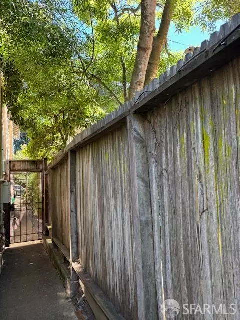 Exterior - 210 Tunnel Ave, Richmond, CA 94801 photo 2 of 7
