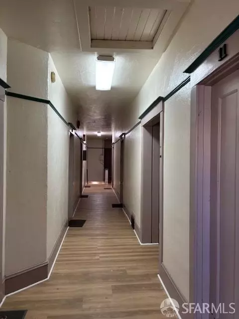 Entry Way - 210 Tunnel Ave, Richmond, CA 94801 photo 2 of 4