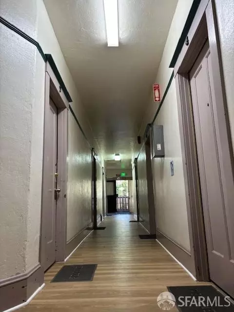 Entry Way - 210 Tunnel Ave, Richmond, CA 94801 photo 3 of 4