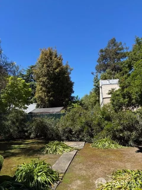 Exterior - 210 Tunnel Ave, Richmond, CA 94801 photo 3 of 7