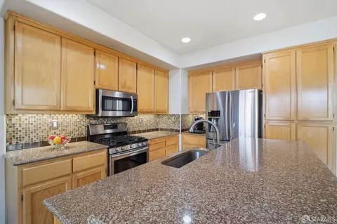 Kitchen - 2201 Mariner Way, San Leandro, CA 94579 photo 2 of 3