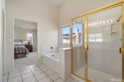 Bath - 2201 Mariner Way, San Leandro, CA 94579 photo 3 of 4
