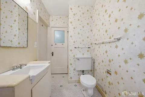 Bath - 451 Vincente Ave, Berkeley, CA 94707 photo 2 of 4