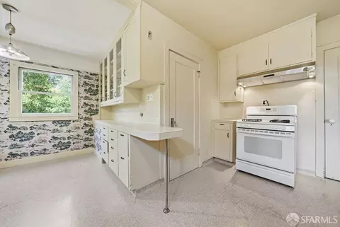 Kitchen - 451 Vincente Ave, Berkeley, CA 94707 photo 2 of 4