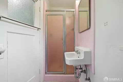 Bath - 451 Vincente Ave, Berkeley, CA 94707 photo 3 of 4