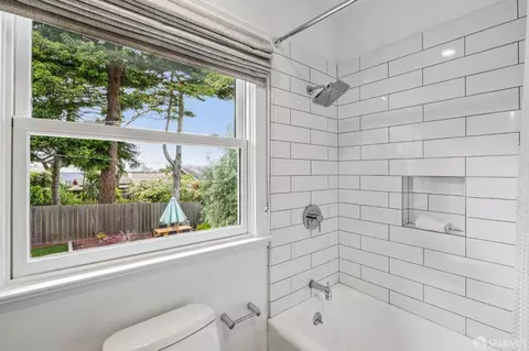 Bath - 225 Ashton Ave, San Francisco, CA 94112 photo 3 of 8
