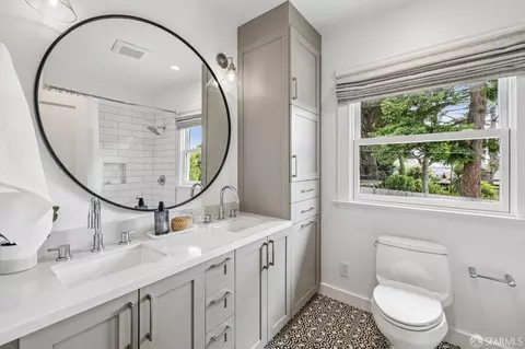 Bath - 225 Ashton Ave, San Francisco, CA 94112 photo 2 of 8