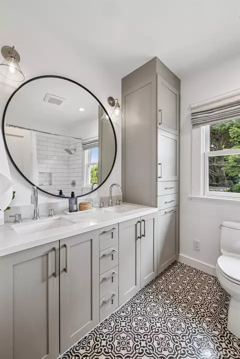Bath - 225 Ashton Ave, San Francisco, CA 94112 photo 4 of 8